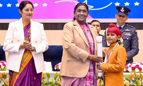 Shravan को प्रधानमंत्री राष्ट्रीय बाल पुरस्कार मिलने पर फिरोजपुर गांव में खुशी की लहर Shravan को प्रधानमंत्री राष्ट्रीय बाल पुरस्कार मिलने पर फिरोजपुर गांव में खुशी की लहर