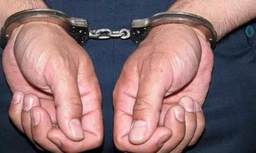 Bengaluru : नर्स के ड्रेसिंग रूम में सीक्रेट कैमरे से रिकॉर्डिंग; जूनियर टेक्नीशियन गिरफ्तार Bengaluru : नर्स के ड्रेसिंग रूम में सीक्रेट कैमरे से रिकॉर्डिंग; जूनियर टेक्नीशियन गिरफ्तार