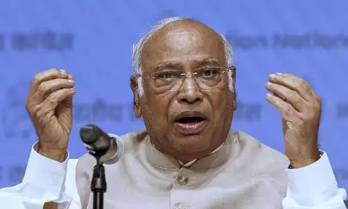 कांग्रेस में अगर कोई मतभेद है तो उसे पार्टी प्लेटफॉर्म पर सुलझा लिया जाएगा: Kharge कांग्रेस में अगर कोई मतभेद है तो उसे पार्टी प्लेटफॉर्म पर सुलझा लिया जाएगा: Kharge