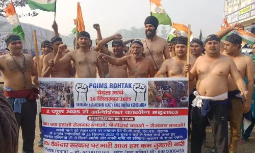 Haryana : दिहाड़ी कर्मचारियों ने अर्धनग्न होकर विरोध प्रदर्शन किया Haryana : दिहाड़ी कर्मचारियों ने अर्धनग्न होकर विरोध प्रदर्शन किया