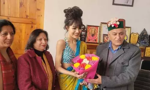 Shimla के मेयर ने मिस इंडिया अर्थ को सम्मानित किया