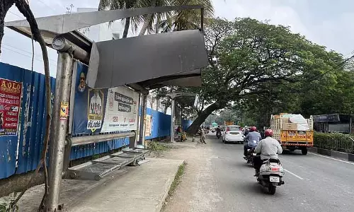 Chennai: गांधी नगर में खराब बस शेल्टर की छत की मरम्मत करें, यात्रियों से अपील Chennai: गांधी नगर में खराब बस शेल्टर की छत की मरम्मत करें, यात्रियों से अपील