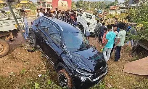 Karnataka : हाईवे पर हादसा चार गाड़ियों की टक्कर
