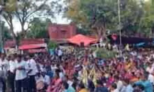 EPS, अंबुमणि ने विरोध कर रहे सरकारी शिक्षकों की गिरफ्तारी की निंदा की। EPS, अंबुमणि ने विरोध कर रहे सरकारी शिक्षकों की गिरफ्तारी की निंदा की।
