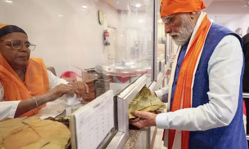 श्री गुरु गोविंद सिंह जी हमें सत्य, न्याय और धर्म के लिए खड़े होने की प्रेरणा देते हैं: PM मोदी श्री गुरु गोविंद सिंह जी हमें सत्य, न्याय और धर्म के लिए खड़े होने की प्रेरणा देते हैं: PM मोदी