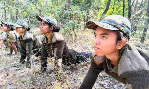 Debrigarh की रखवाली, खुद को सशक्त बनाना, अंजलि टोपनो को जंगल और वन्यजीवों की रक्षा करने पर गर्व है Debrigarh की रखवाली, खुद को सशक्त बनाना, अंजलि टोपनो को जंगल और वन्यजीवों की रक्षा करने पर गर्व है