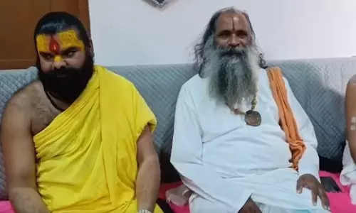 Ujjain के साधुओं ने बांग्लादेशी खिलाड़ी को लेकर IPL मैच में रुकावट डालने की धमकी दी Ujjain के साधुओं ने बांग्लादेशी खिलाड़ी को लेकर IPL मैच में रुकावट डालने की धमकी दी