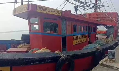 Dhamara में एक अजीब हादसे में मछुआरे की मौत हो गई