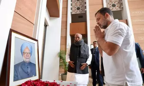 सीडब्ल्यूसी की बैठक से पहले राहुल गांधी ने मनमोहन सिंह को किया याद