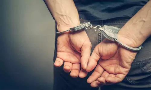 Kerala : शराब के पैसे न देने पर युवक को गोली मारी गई, संदिग्ध गिरफ्तार Kerala : शराब के पैसे न देने पर युवक को गोली मारी गई, संदिग्ध गिरफ्तार