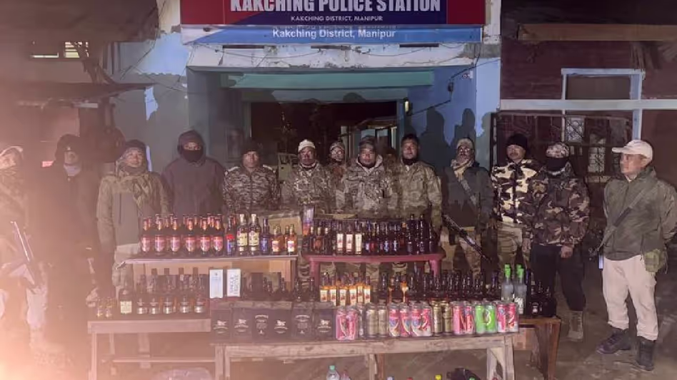 Manipur : काकचिंग में पुलिस ऑपरेशन के दौरान IMFL और गैर-कानूनी देसी शराब बरामद हुई Manipur : काकचिंग में पुलिस ऑपरेशन के दौरान IMFL और गैर-कानूनी देसी शराब बरामद हुई