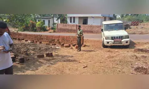 Mundayathudka में सड़क पर कब्ज़ा करने की कोशिश; रेवेन्यू टीम ने रोका