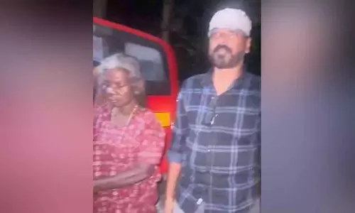 Kerala : सामाजिक कार्यकर्ताओं ने रात में जंगल में खोई बुजुर्ग आदिवासी महिला को बचाया Kerala : सामाजिक कार्यकर्ताओं ने रात में जंगल में खोई बुजुर्ग आदिवासी महिला को बचाया