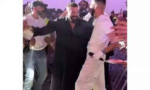 मुंबई में एपी ढिल्लों के शो में Sanjay Dutt ने मचाया धमाल