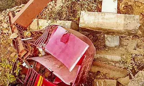 Bihar के रोहतास में ट्रायल रन के दौरान नवनिर्मित रोपवे ढह गया Bihar के रोहतास में ट्रायल रन के दौरान नवनिर्मित रोपवे ढह गया