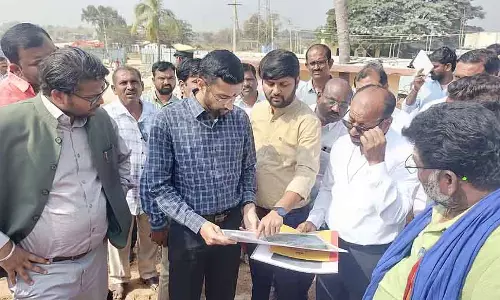 Sindhanur : डीसी, जीपी सीईओ ने तैयारियों का जायजा लेने के लिए अंबामठ का दौरा किया Sindhanur : डीसी, जीपी सीईओ ने तैयारियों का जायजा लेने के लिए अंबामठ का दौरा किया