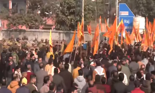 वैष्णो देवी मेडिकल कॉलेज में प्रवेश विवाद: जम्मू-कश्मीर में उपराज्यपाल का पुतला फूंका गया