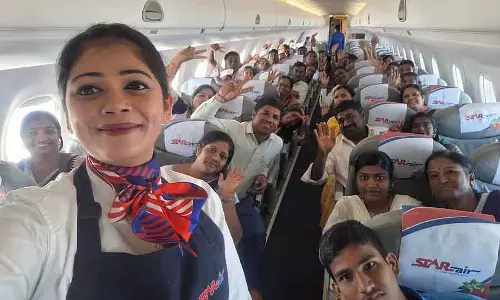 Koppal : हेडमास्टर ने अपने खर्चे पर बच्चों के लिए फ्लाइट का इंतज़ाम किया