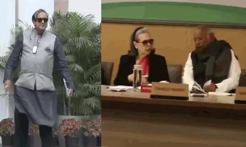कांग्रेस वर्किंग कमेटी की मीटिंग दिल्ली में AICC हेडक्वार्टर में चल रही कांग्रेस वर्किंग कमेटी की मीटिंग दिल्ली में AICC हेडक्वार्टर में चल रही