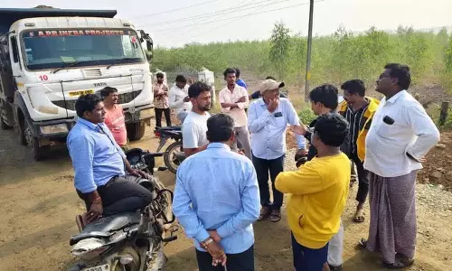 Rompimalla में नियमों का उल्लंघन कर मिट्टी की खुदाई Rompimalla में नियमों का उल्लंघन कर मिट्टी की खुदाई