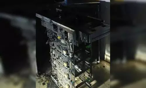 दिखाई सनक...ATM तोड़ने में नाकाम तो लगाई आग, 37 लाख कैश खाक दिखाई सनक...ATM तोड़ने में नाकाम तो लगाई आग, 37 लाख कैश खाक
