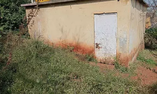 Chitaguppa : 220 छात्राओं के लिए एक शौचालय, छात्राओं ने किया विरोध
