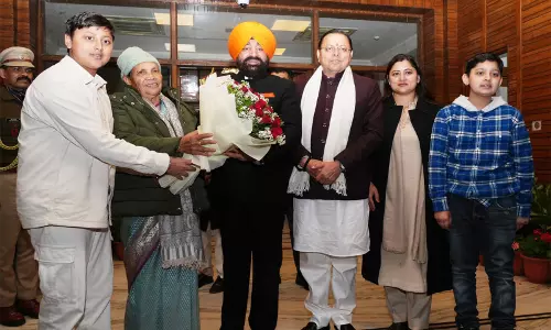 CM धामी ने राज्यपाल से मुलाकात की, वीर बल दिवस मनाया CM धामी ने राज्यपाल से मुलाकात की, वीर बल दिवस मनाया
