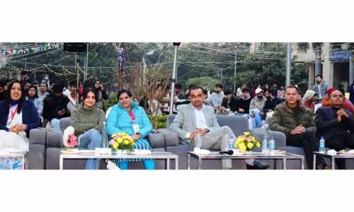 संभागीय आयुक्त ने “Dastan-e-Mike” में भाग लिया