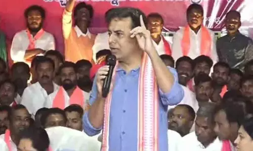KTR: गुलांगिरी चेसेतोलु की मूर्ति दिल्ली में बनी तो उनकी आत्मा दुखी होगी KTR: गुलांगिरी चेसेतोलु की मूर्ति दिल्ली में बनी तो उनकी आत्मा दुखी होगी