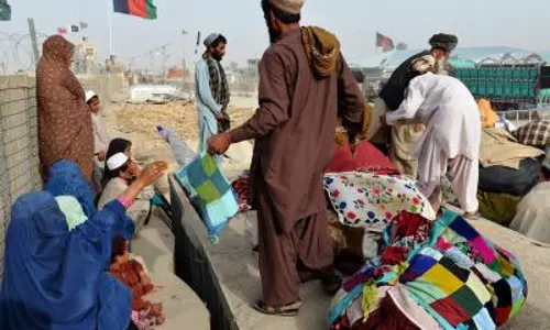 Pakistan, ईरान ने 2,370 अफगान शरणार्थियों को जबरन देश से निकाल दिया Pakistan, ईरान ने 2,370 अफगान शरणार्थियों को जबरन देश से निकाल दिया