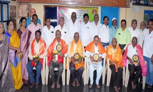 Pensioners की समस्याओं को हल करने की कोशिश होनी चाहिए: रावेला सीतारमैया Pensioners की समस्याओं को हल करने की कोशिश होनी चाहिए: रावेला सीतारमैया