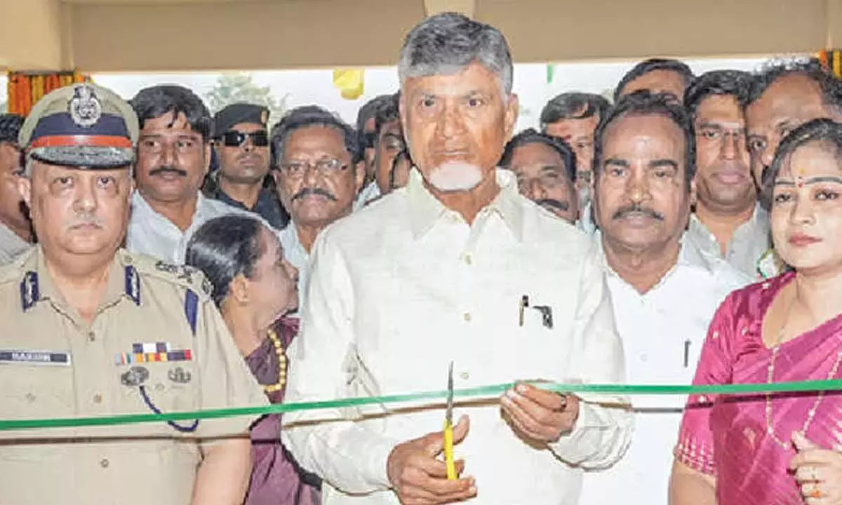 Andhra: नायडू ने राजनीतिक उपद्रव पर ज़ीरो टॉलरेंस की कसम खाई Andhra: नायडू ने राजनीतिक उपद्रव पर ज़ीरो टॉलरेंस की कसम खाई