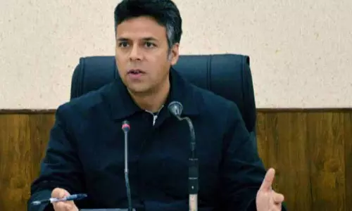 DC Budgam ने खानसाहिब में प्रमुख इंफ्रास्ट्रक्चर प्रोजेक्ट्स की समीक्षा की