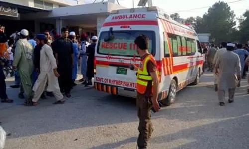 Pakistan: अधिकारियों से टकराव के बीच एम्बुलेंस सेवाएं देशभर में बंद
