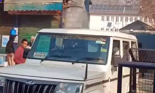 ACB ने अनंतनाग में आरडीडी क्लर्क को रिश्वत लेते हुए पकड़ा ACB ने अनंतनाग में आरडीडी क्लर्क को रिश्वत लेते हुए पकड़ा