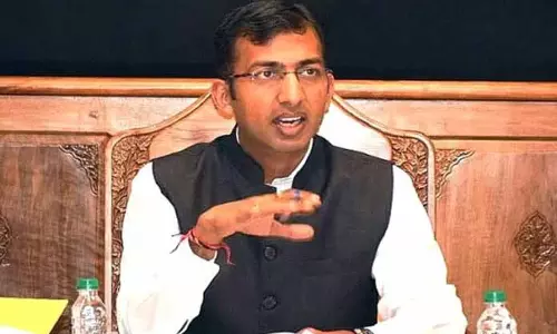 मंडलायुक्त ने Srinagar में यातायात प्रबंधन प्रस्तावों के क्रियान्वयन की समीक्षा की