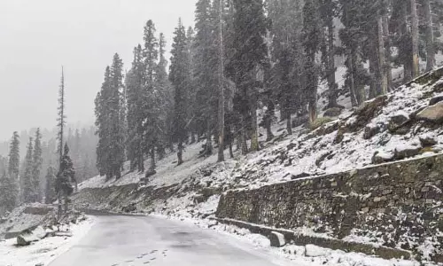 SRINAGAR: अगले हफ़्ते हल्की बर्फबारी और बारिश की संभावना SRINAGAR: अगले हफ़्ते हल्की बर्फबारी और बारिश की संभावना