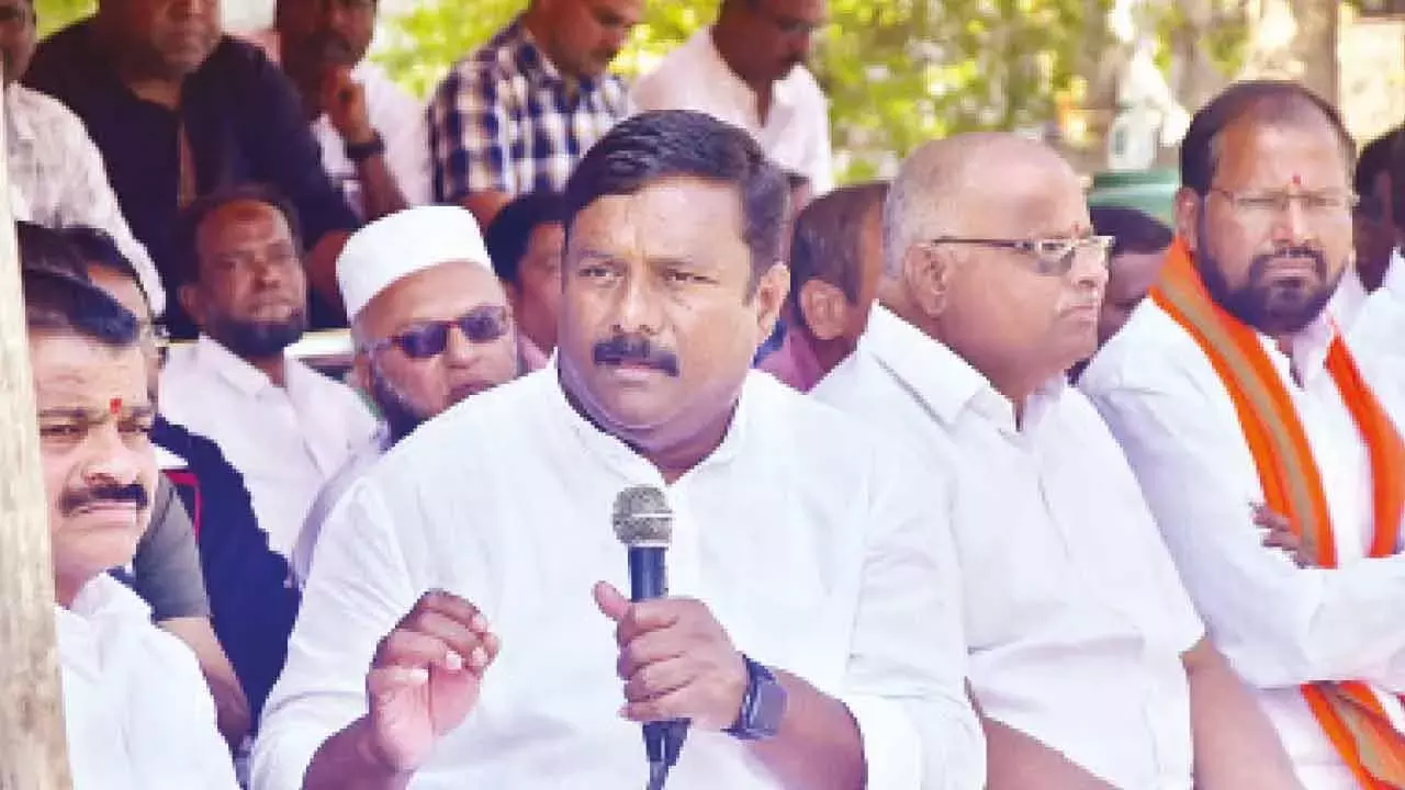 Aleti ने भरोसा दिलाया कि हाउसिंग साइट्स के लिए सरकार पर दबाव डालेंगे Aleti ने भरोसा दिलाया कि हाउसिंग साइट्स के लिए सरकार पर दबाव डालेंगे