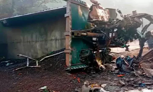 ओडिशा: NH 520 पर दो ट्रकों की टक्कर, 2 की मौत ओडिशा: NH 520 पर दो ट्रकों की टक्कर, 2 की मौत