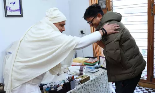 सुबह की पहली किरण के साथ अघोर गुरुपीठ पहुंचे वित्त मंत्री ओ.पी. चौधरी