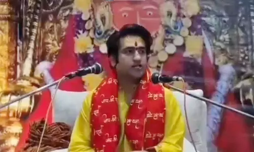 पत्रकारों पर बाघेश्वर धाम सरकार का बयान, लोकतांत्रिक मूल्यों पर उठाए सवाल पत्रकारों पर बाघेश्वर धाम सरकार का बयान, लोकतांत्रिक मूल्यों पर उठाए सवाल