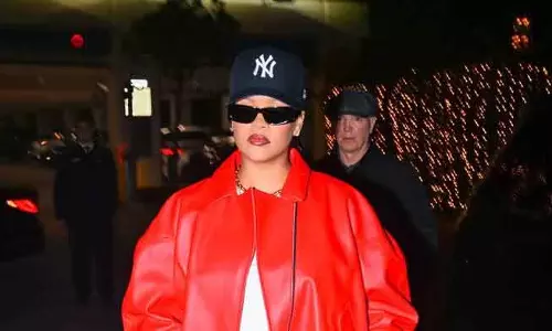Rihanna का स्नेक-प्रिंट स्वैग: डिज़ाइनर अमीना मुअद्दी ने शेयर किए पॉप स्टार के विंटर लुक्स Rihanna का स्नेक-प्रिंट स्वैग: डिज़ाइनर अमीना मुअद्दी ने शेयर किए पॉप स्टार के विंटर लुक्स
