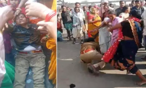 रायगढ़ के लिबरा में ग्रामीणों ने किया पुलिस पर पथराव रायगढ़ के लिबरा में ग्रामीणों ने किया पुलिस पर पथराव