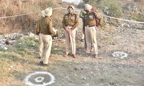 Amritsar: हथियार बरामद करने के दौरान पुलिस मुठभेड़ में हत्या की कोशिश का संदिग्ध घायल Amritsar: हथियार बरामद करने के दौरान पुलिस मुठभेड़ में हत्या की कोशिश का संदिग्ध घायल