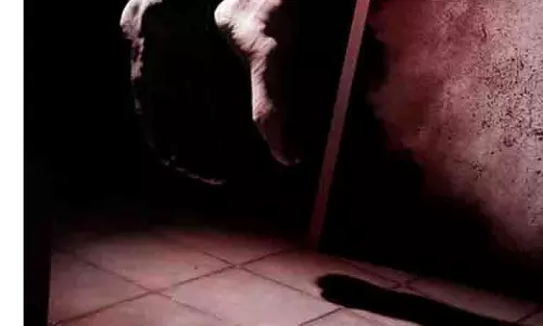 हीरा कारीगर की मौत, प्राइवेट साहूकारों पर उत्पीड़न का आरोप हीरा कारीगर की मौत, प्राइवेट साहूकारों पर उत्पीड़न का आरोप