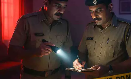 आर्थिक तनाव में दो बेटों ने माता-पिता की हत्या, फिर ट्रेन के सामने आत्महत्या