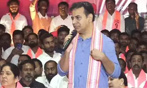 KTR ने सरपंच सम्मान कार्यक्रम में सीएम रेवंत रेड्डी की आलोचना की