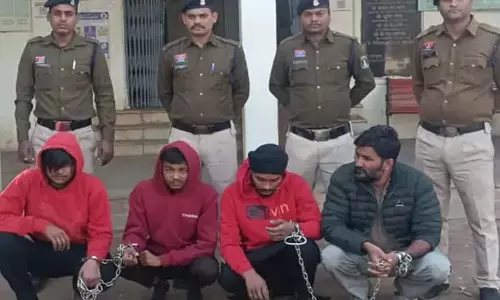 दुर्ग पुलिस ने कार में नशा करते 6 आरोपियों को गिरफ्तार, 2 नाबालिग भी शामिल