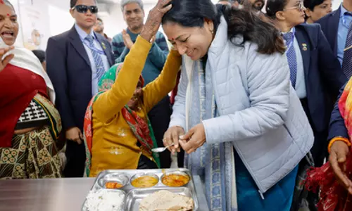 दिल्ली में अटल कैंटीन का उद्घाटन, CM रेखा गुप्ता रही मौजूद