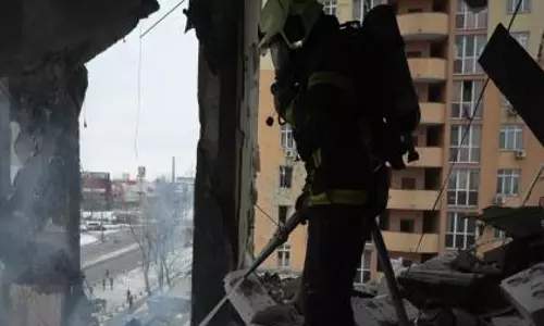 Ukraine के राष्ट्रपति ने रूस पर नागरिक ठिकानों पर हमले का आरोप लगाया